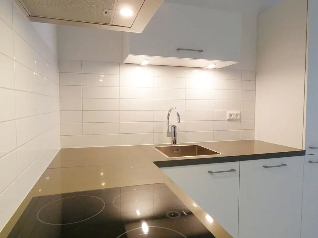 80 m² appartement met balkon op 9e etage - Afbeelding 4