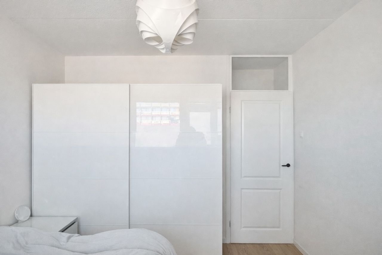 Furnished 2-bedroom apartment in Amsterdam Noord - Image 14