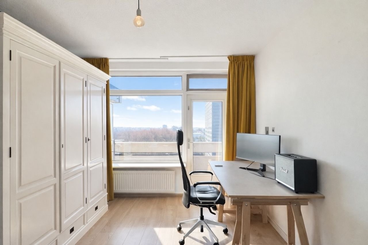 Furnished 2-bedroom apartment in Amsterdam Noord - Image 11