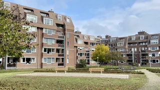 Licht 3-kamerappartement met balkon in Wyckerpoort