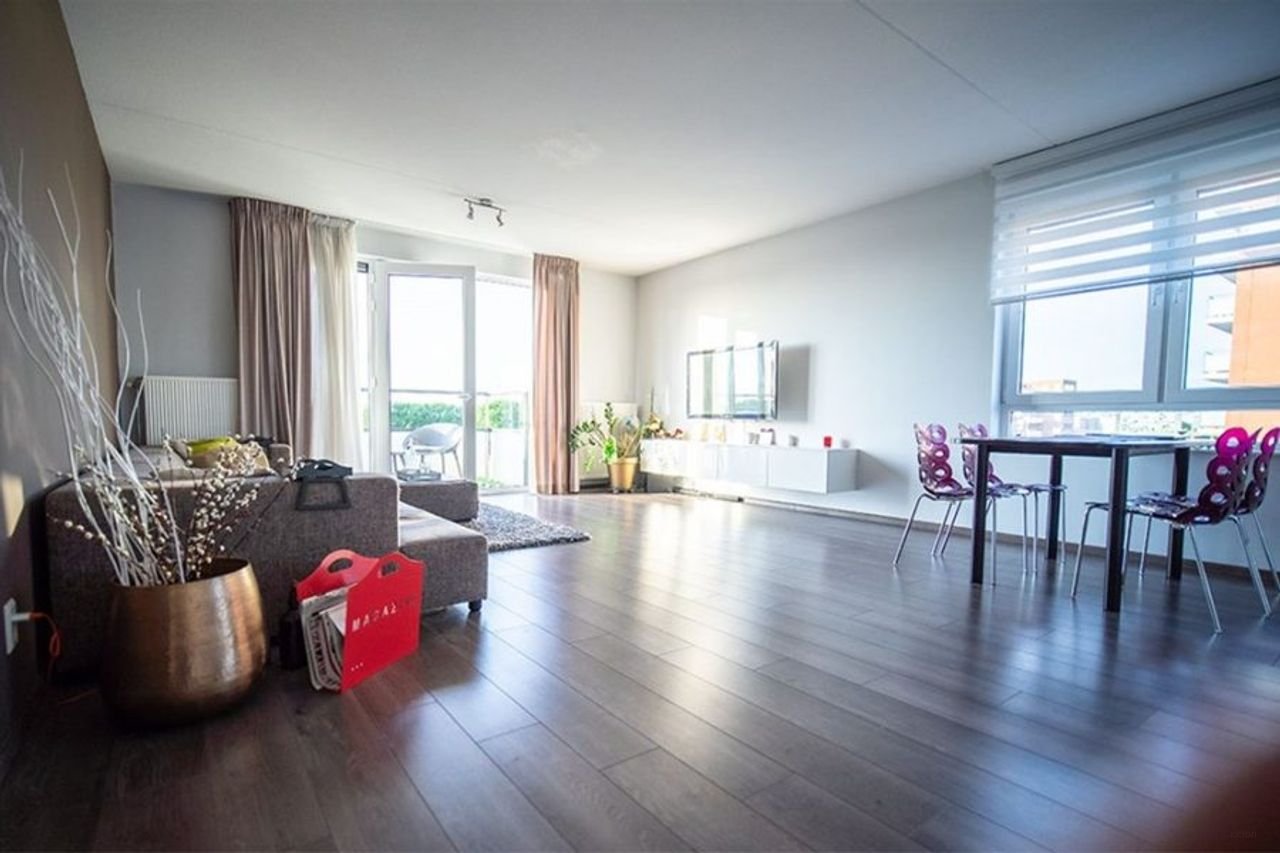 3-kamerappartement met terras in Geuzenveld - Afbeelding 2