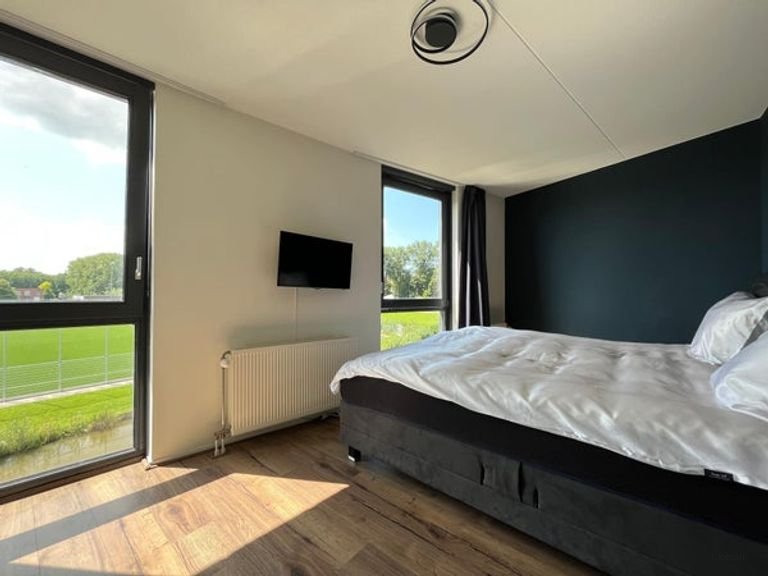 Waterfront House in Hoogvliet - Image 12