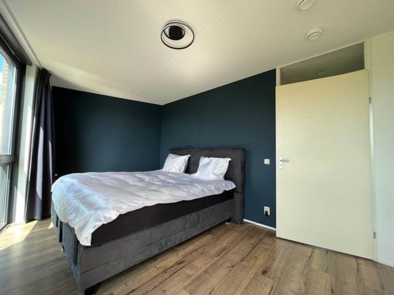 Waterfront House in Hoogvliet - Image 11