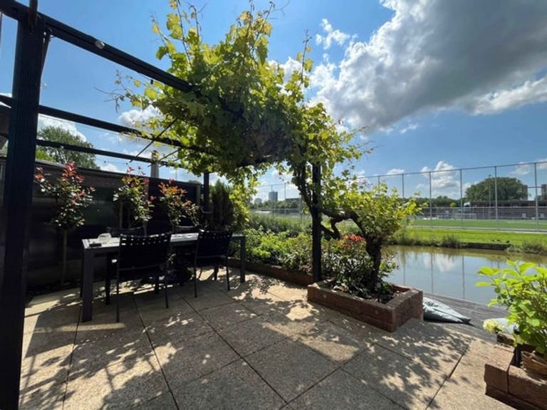 Waterfront House in Hoogvliet - Image 19