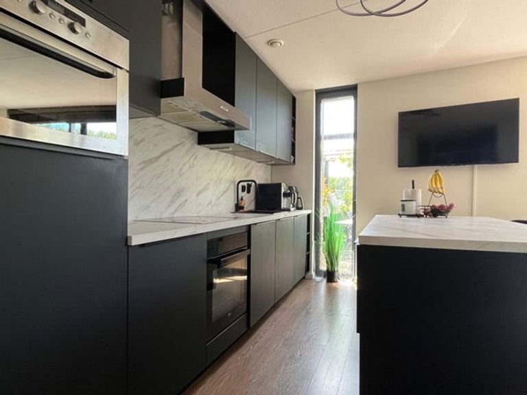 Waterfront House in Hoogvliet - Image 3