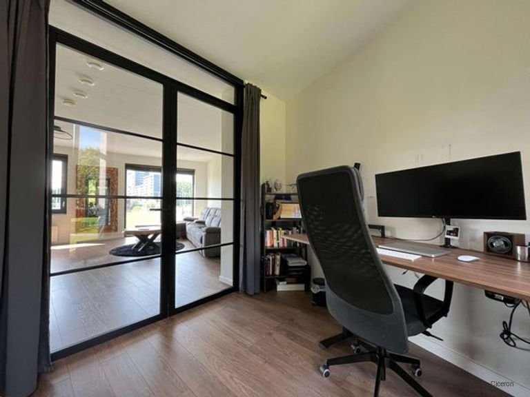 Waterfront House in Hoogvliet - Image 10