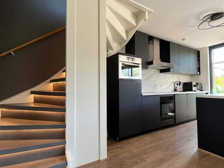 Waterfront House in Hoogvliet - Image 4