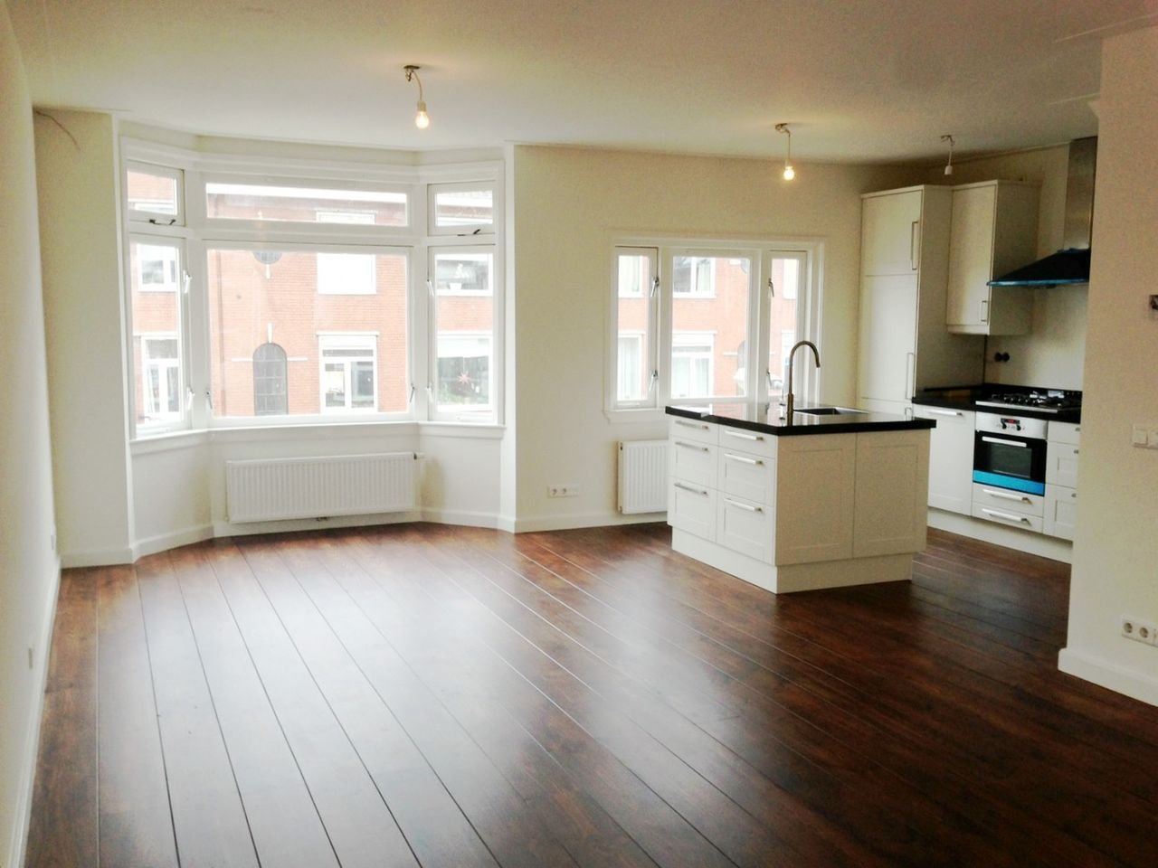 Bright 2-room apartment with balcony - Image 2