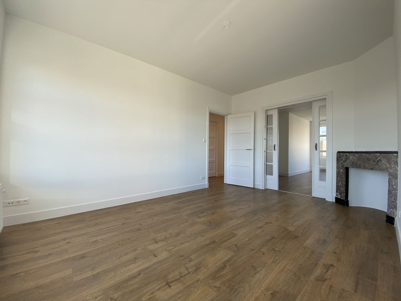 Bright 4-room apartment with balcony - Image 2