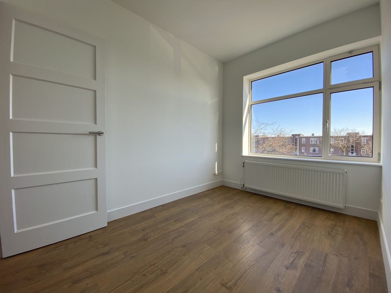 Bright 4-room apartment with balcony - Image 12