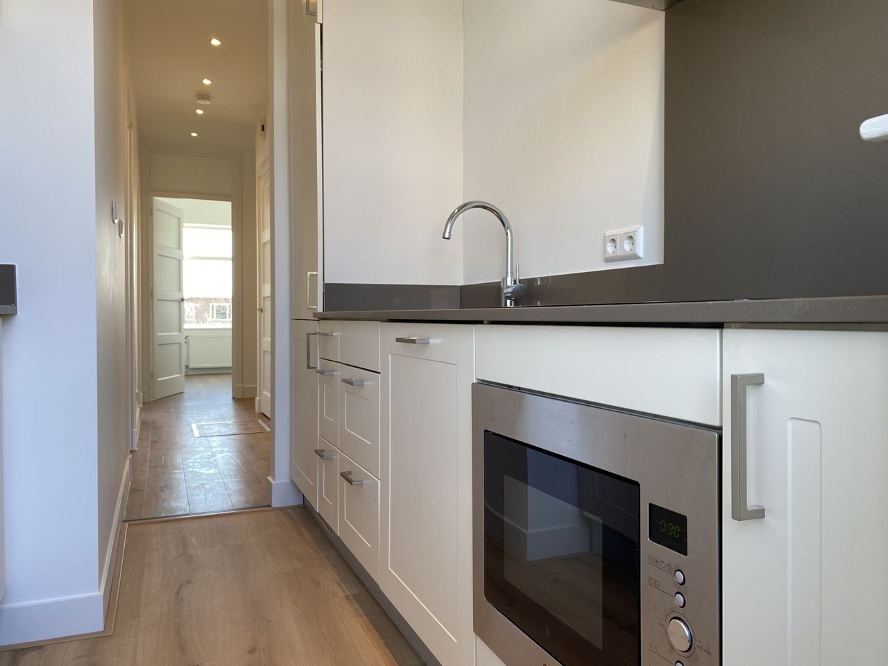 Bright 4-room apartment with balcony - Image 14