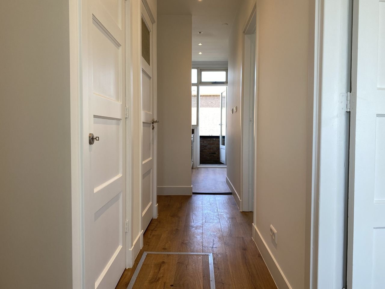 Bright 4-room apartment with balcony - Image 7