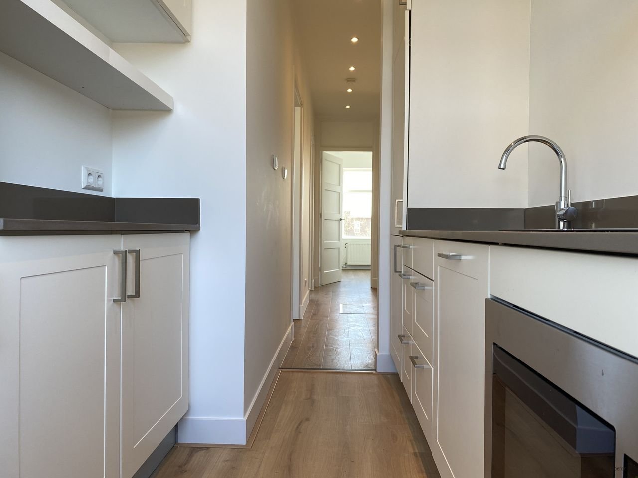 Bright 4-room apartment with balcony - Image 15