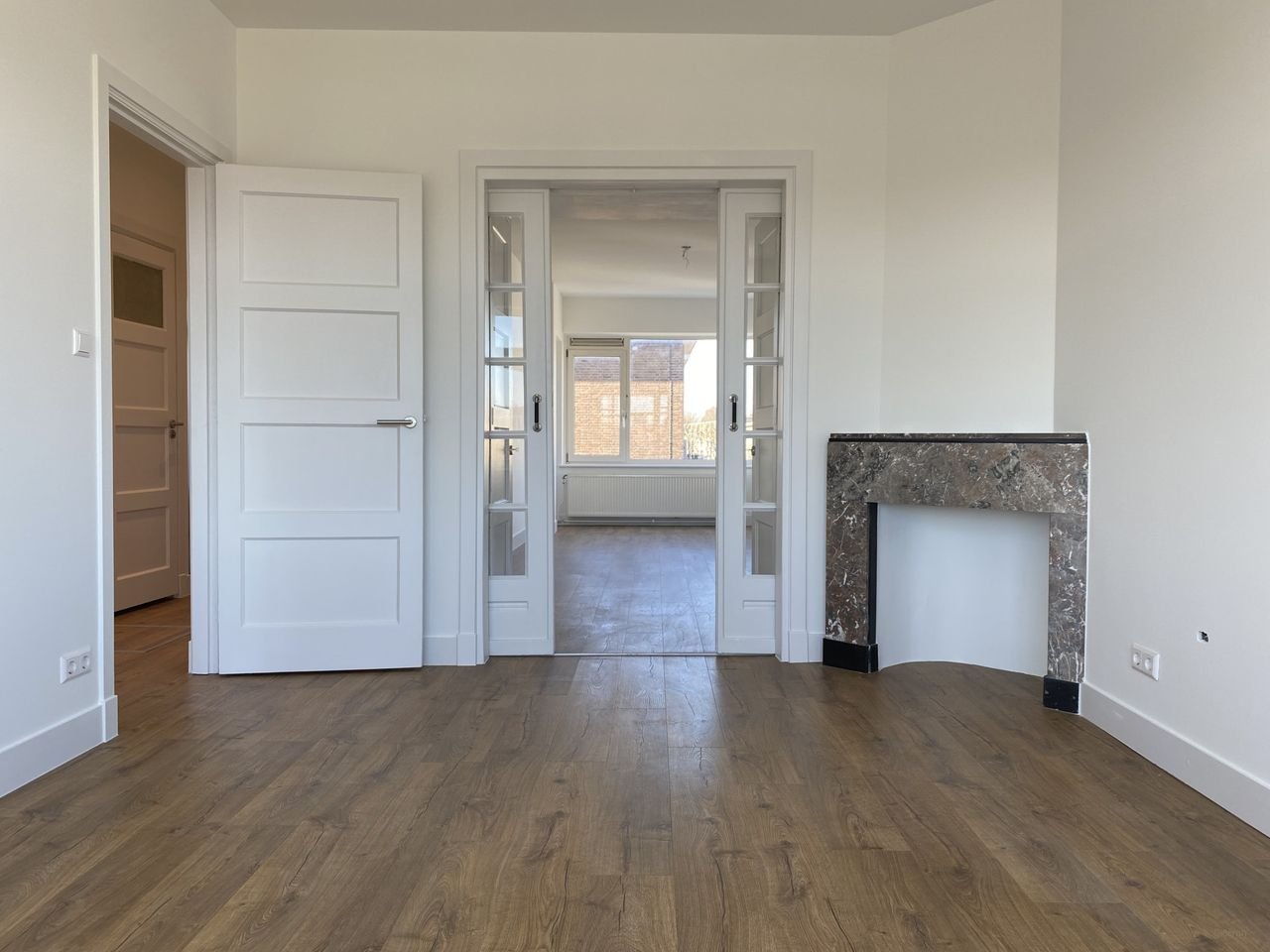 Bright 4-room apartment with balcony - Image 1