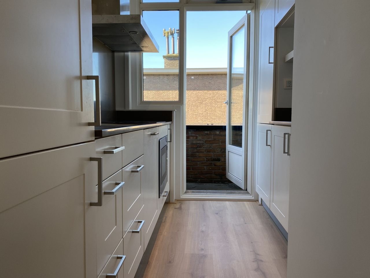 Bright 4-room apartment with balcony - Image 13