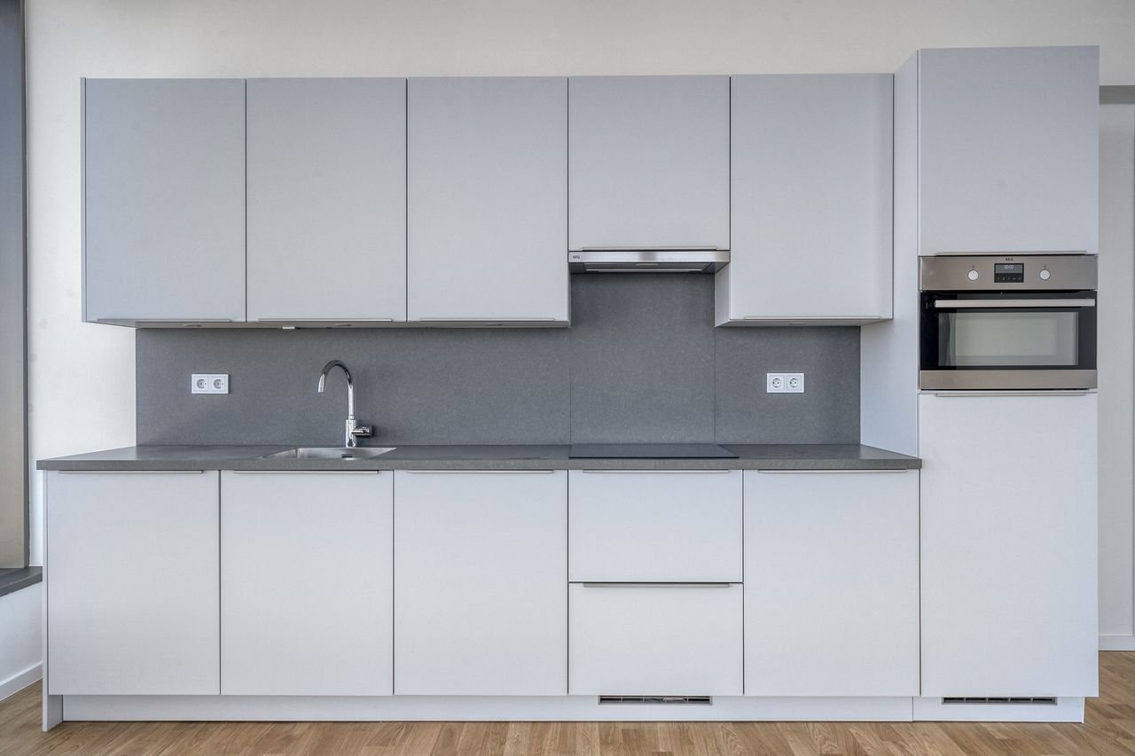 Three-Bedroom Apartment on 21st Floor in Amsterdam - Image 5