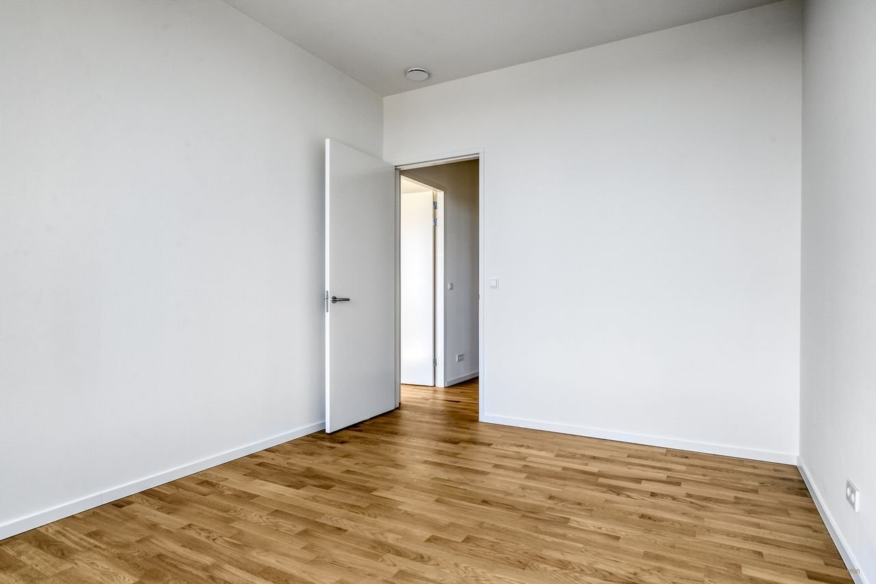 Three-Bedroom Apartment on 21st Floor in Amsterdam - Image 7