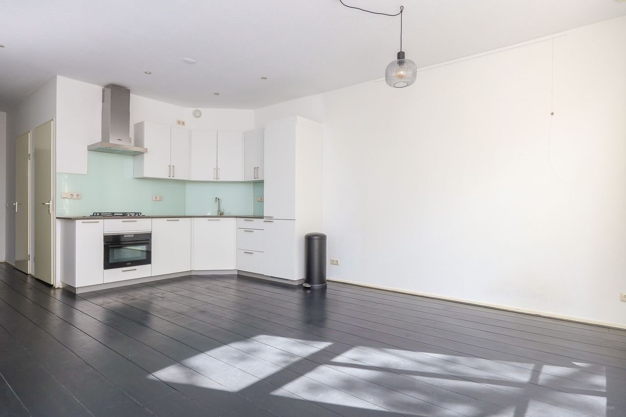 Bright 2-bedroom apartment in De Pijp - Image 2