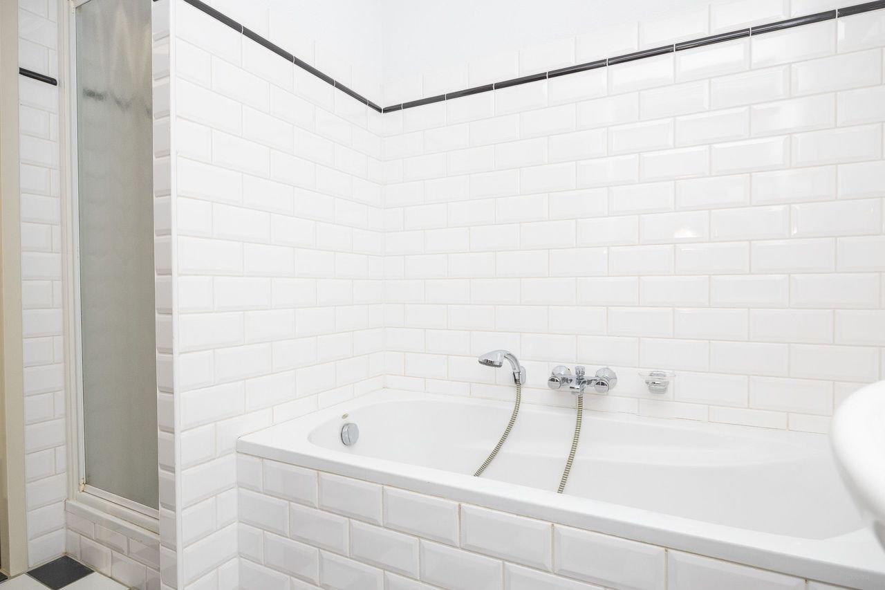 Bright 2-bedroom apartment in De Pijp - Image 15