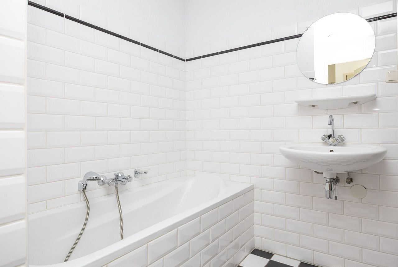 Bright 2-bedroom apartment in De Pijp - Image 13