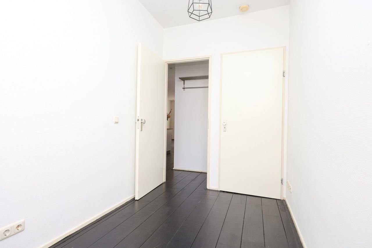 Bright 2-bedroom apartment in De Pijp - Image 12