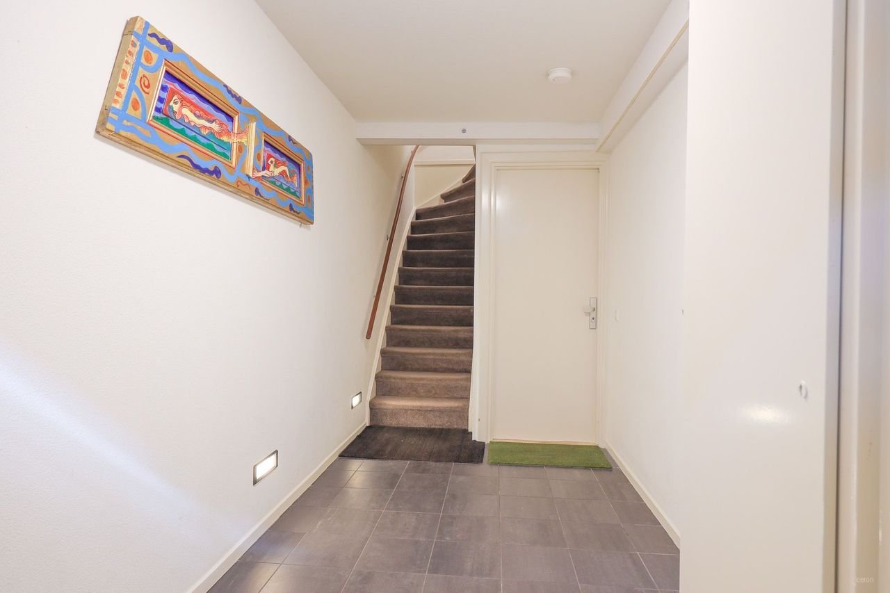 Bright 2-bedroom apartment in De Pijp - Image 3