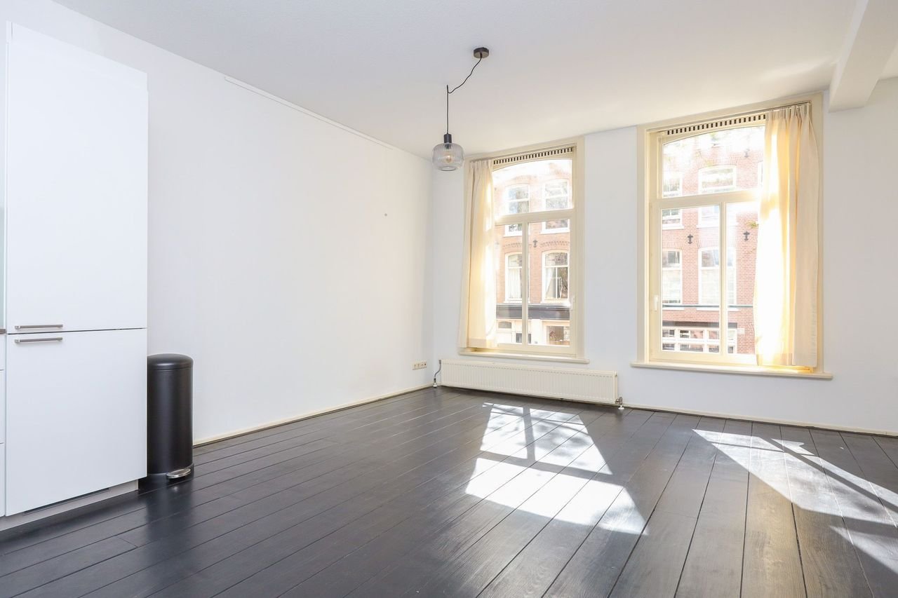 Bright 2-bedroom apartment in De Pijp - Image 1