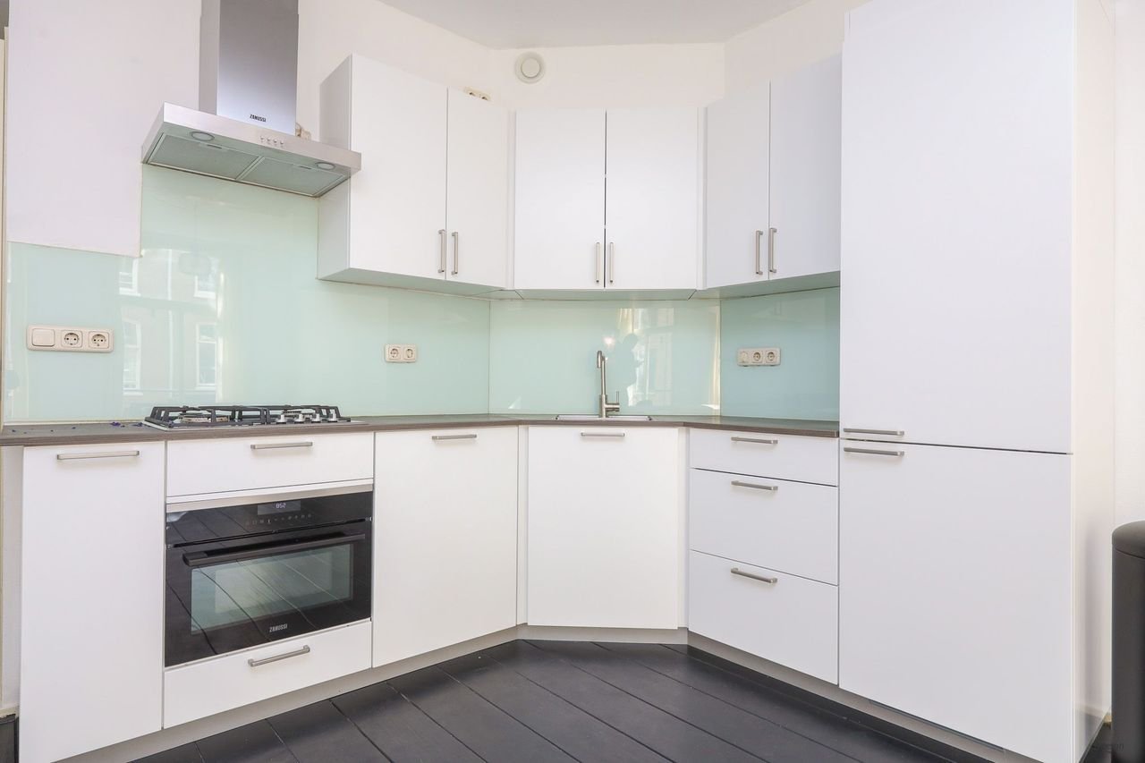 Bright 2-bedroom apartment in De Pijp - Image 5