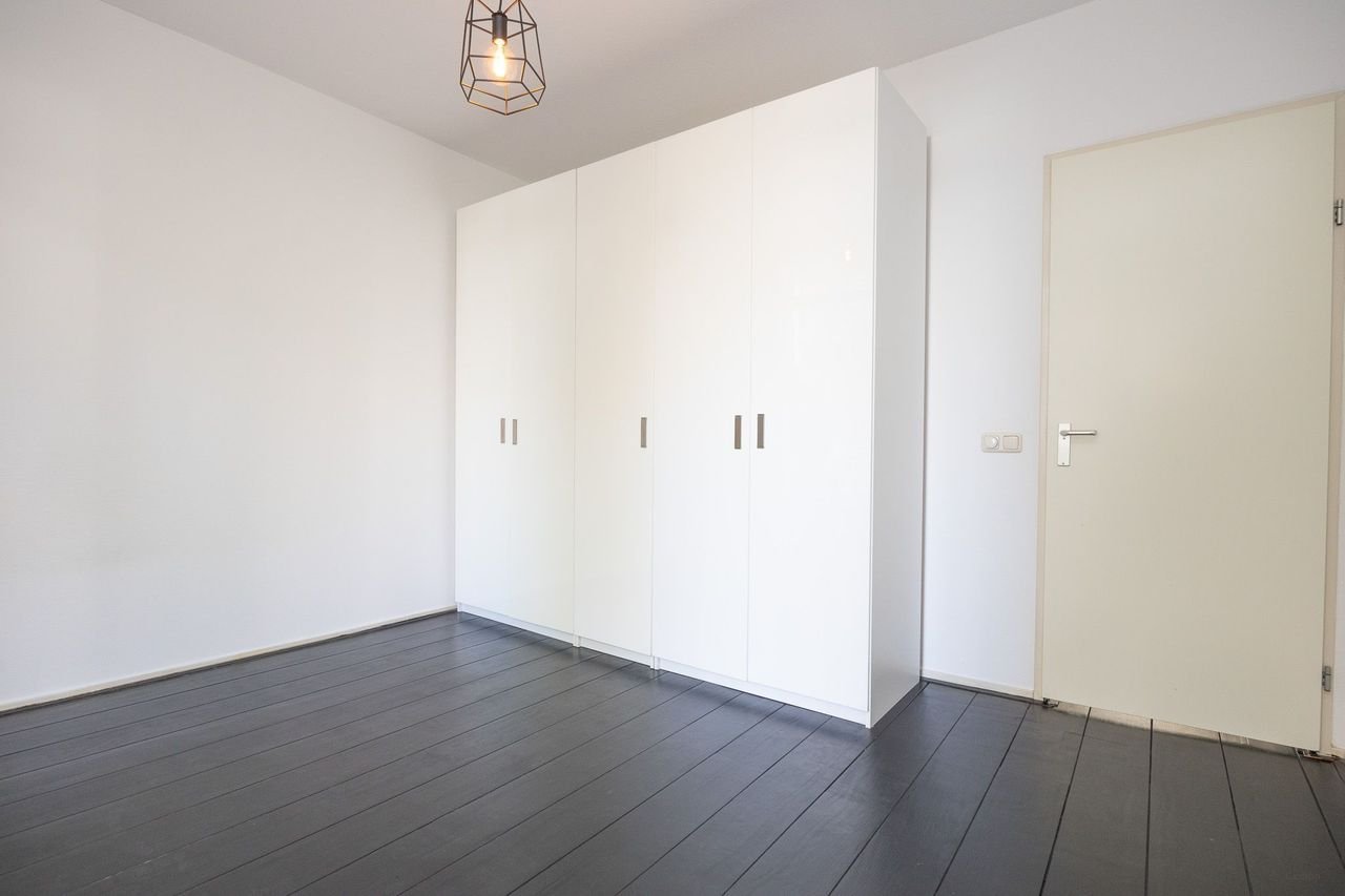 Bright 2-bedroom apartment in De Pijp - Image 17