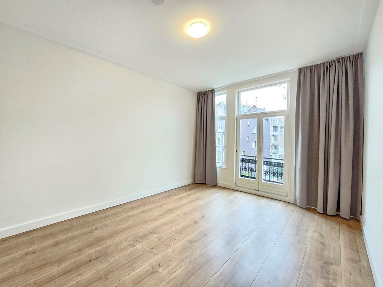 Balcony Apartment on Bloemgracht - Image 4