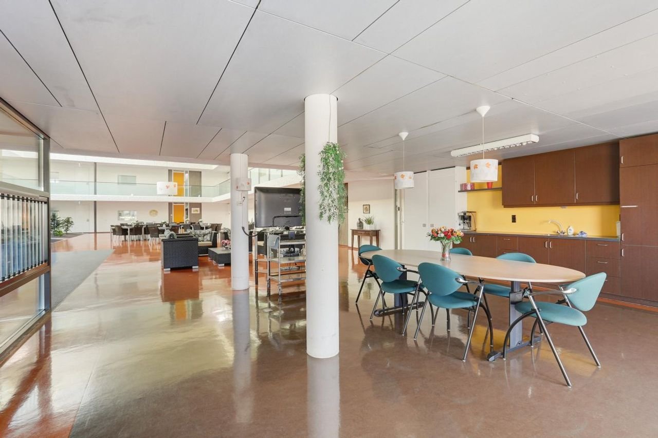 3-room apartment with balcony and parking space - Image 4