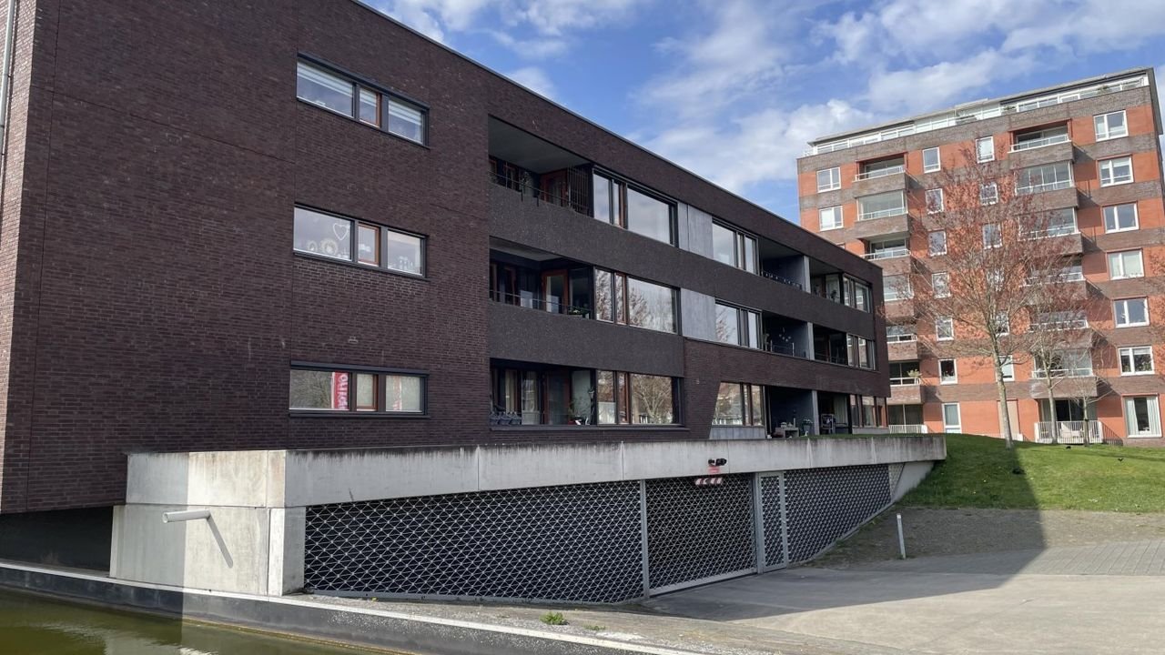 3-room apartment with balcony and parking space - Image 1