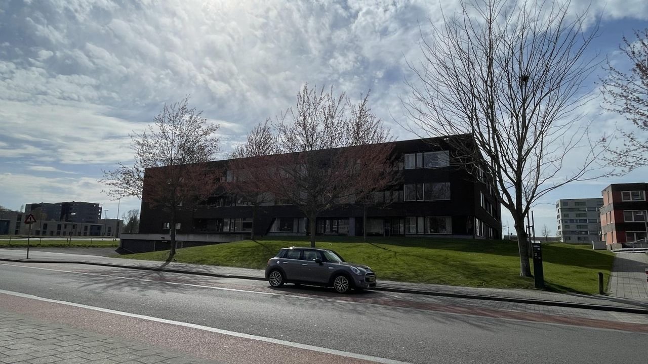 3-room apartment with balcony and parking space - Image 3