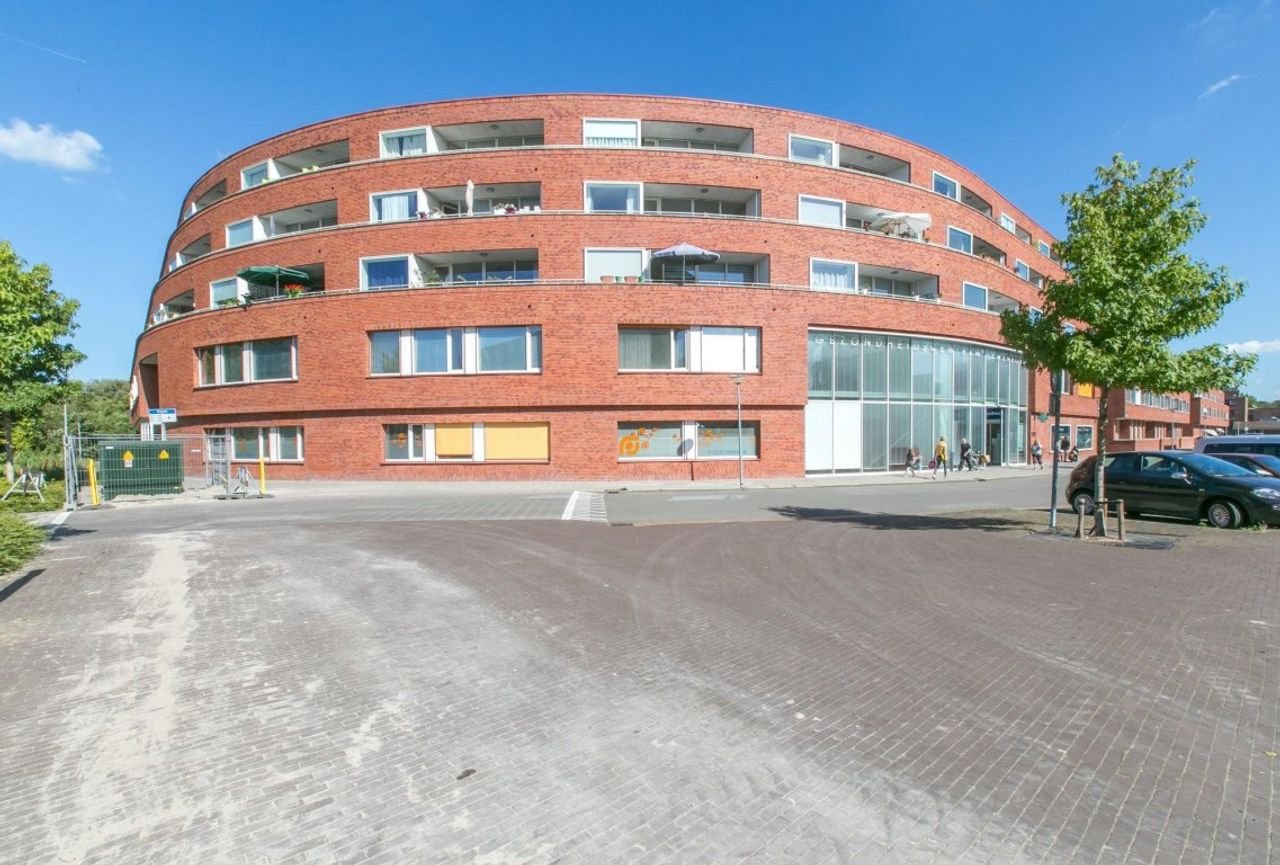 Modern 3-room apartment of 104 m² in Lewenborg - Image 1