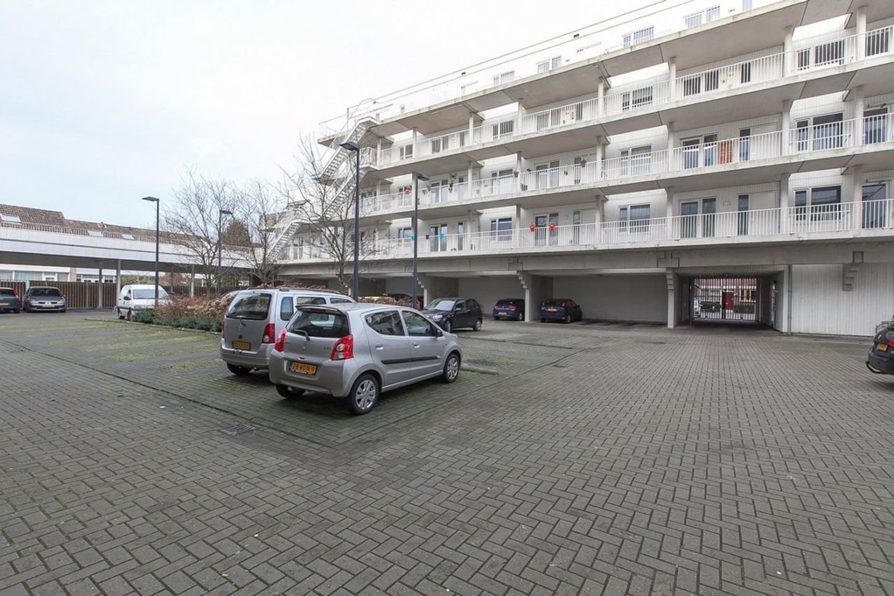Modern 3-room apartment of 104 m² in Lewenborg - Image 7