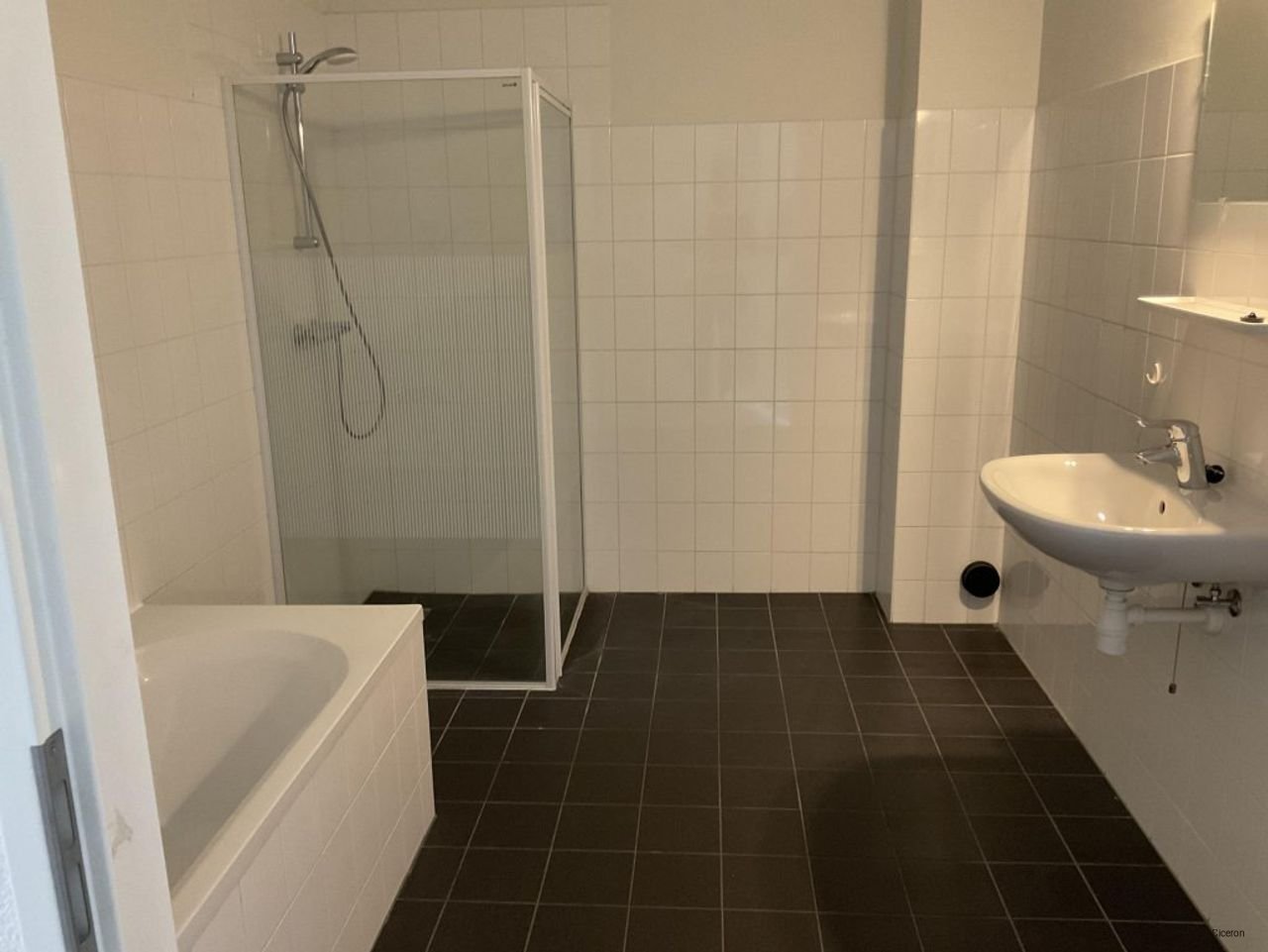 Modern 3-room apartment of 104 m² in Lewenborg - Image 5