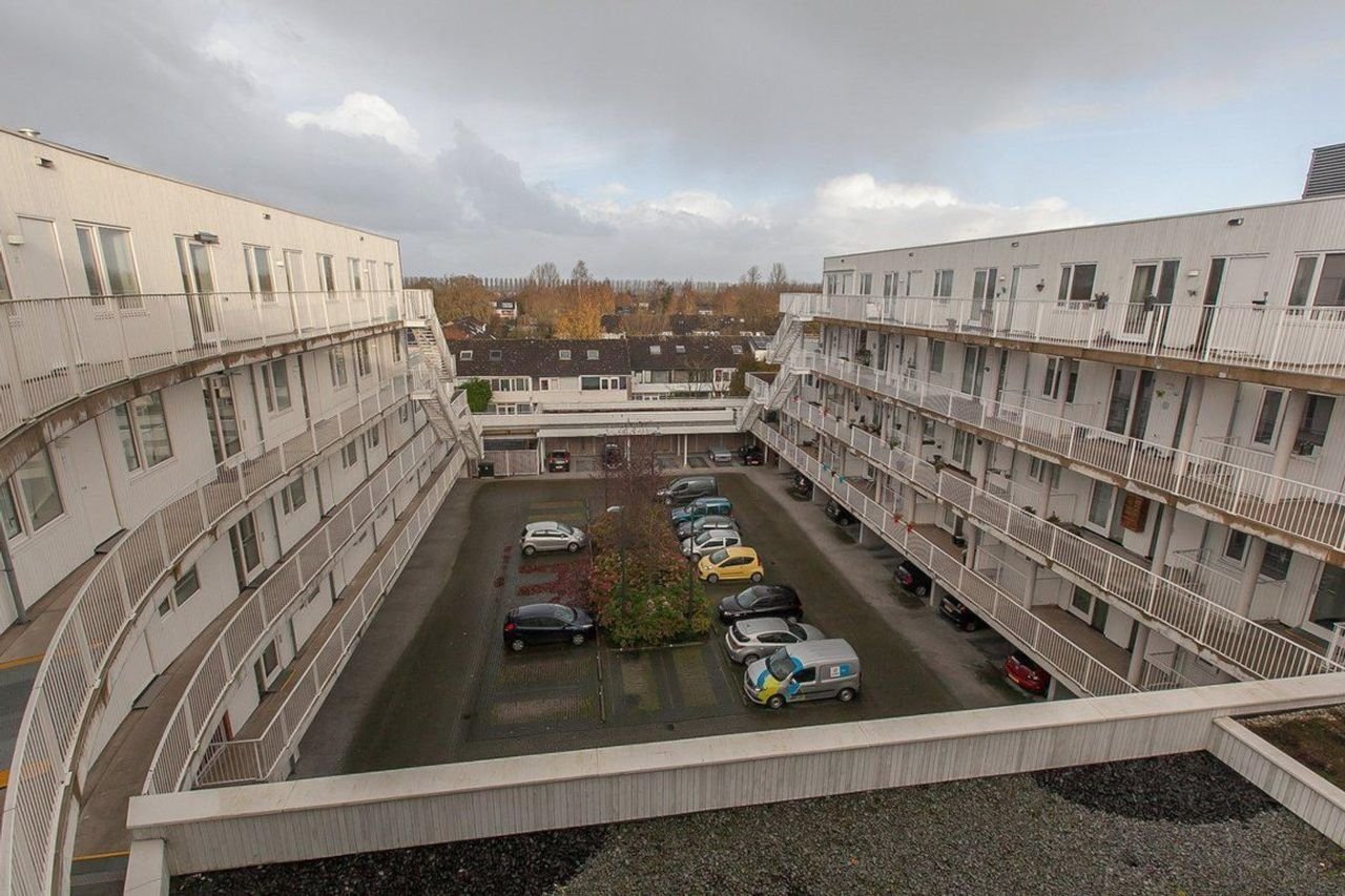 Modern 3-room apartment of 104 m² in Lewenborg - Image 8