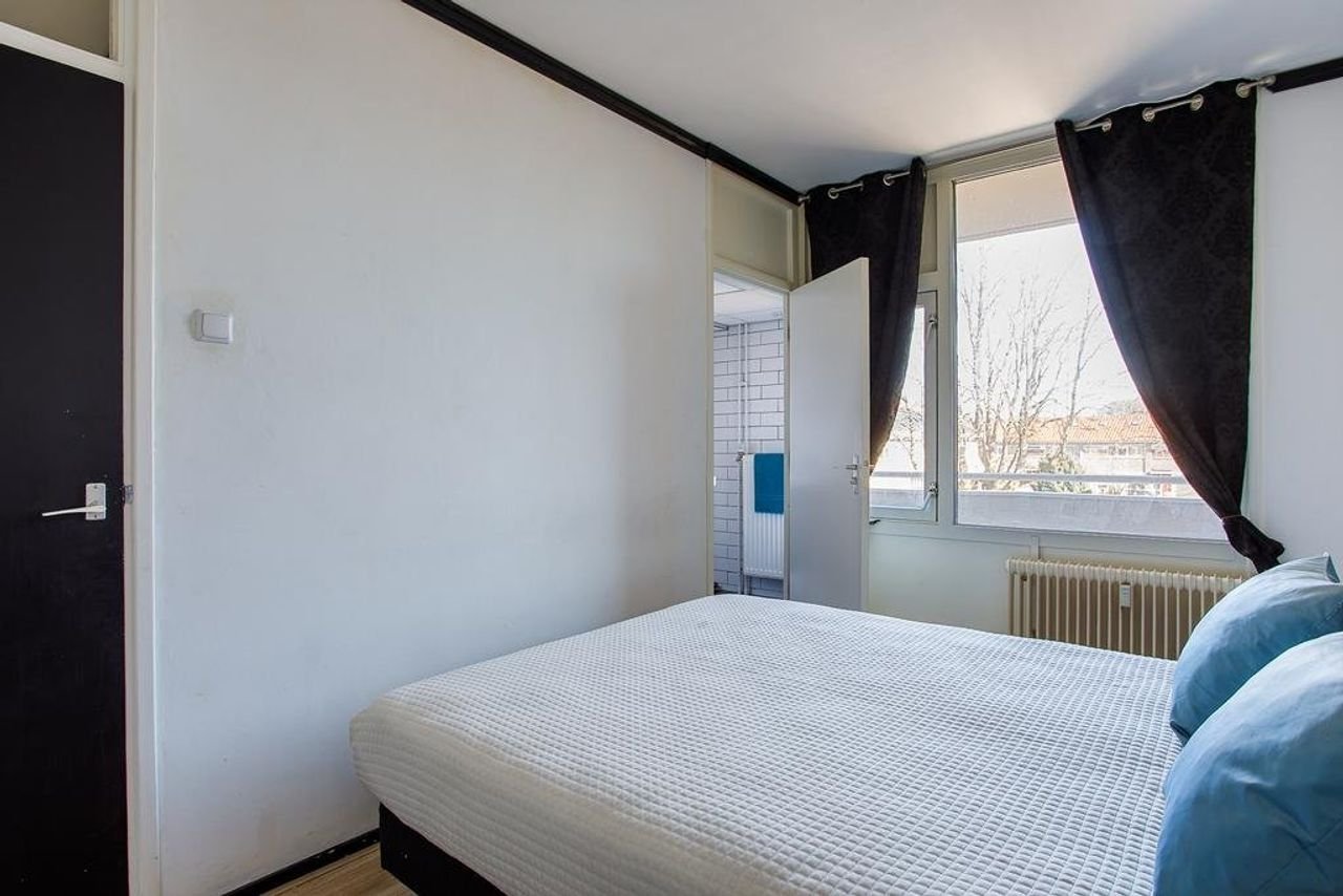 Apartment with 2 balconies in Oldenzaal - Image 11