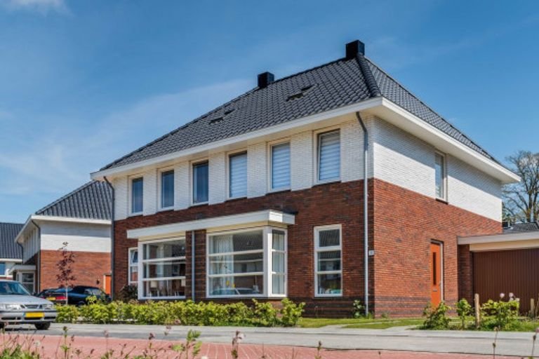 Semi-detached rental with garden and garage - Image 2