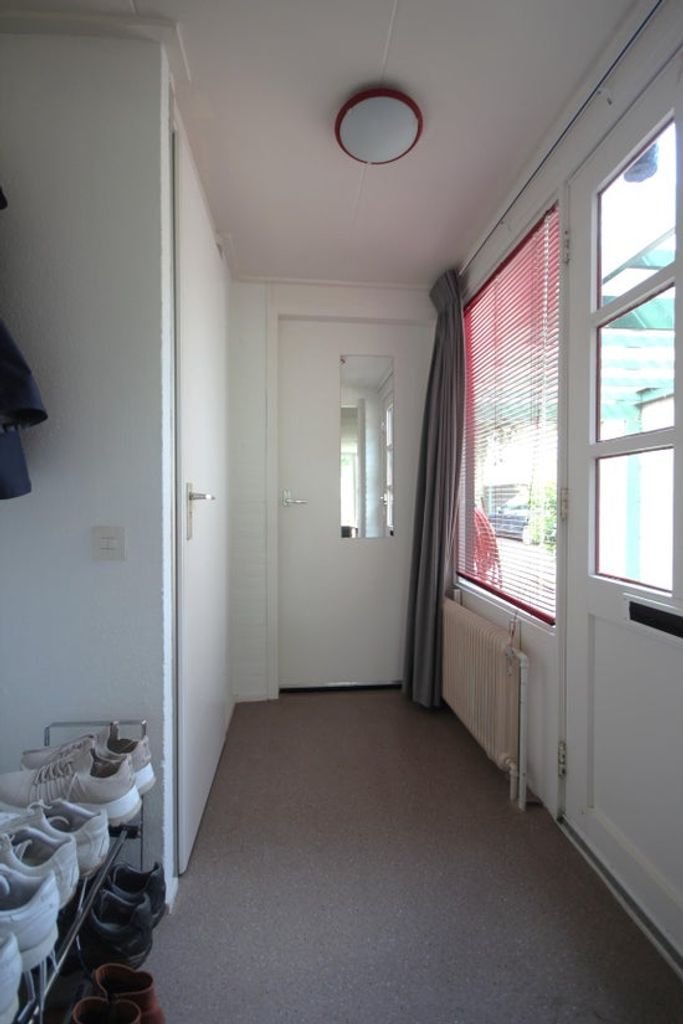 126 m2 of living space by the water - Image 3