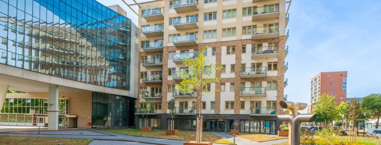 1-bedroom apartment with balcony and parking space - Image 1