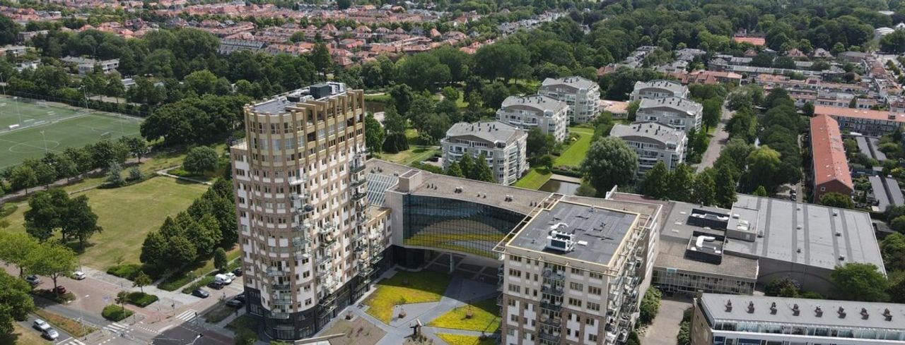 1-bedroom apartment with balcony and parking space - Image 2
