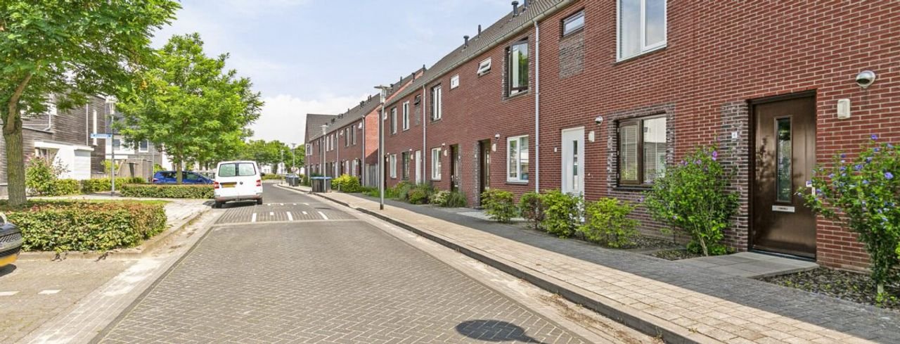 Energy-efficient family home with 4 bedrooms in Zutphen - Image 2