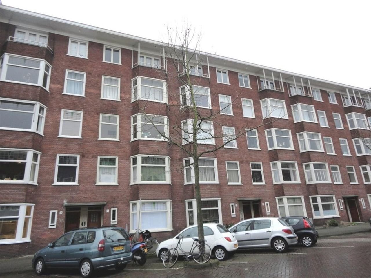 West-facing balcony and walk-in closet in Rijnbuurt - Image 1