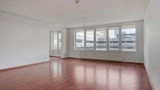 94 m2 with balcony on the Amstel