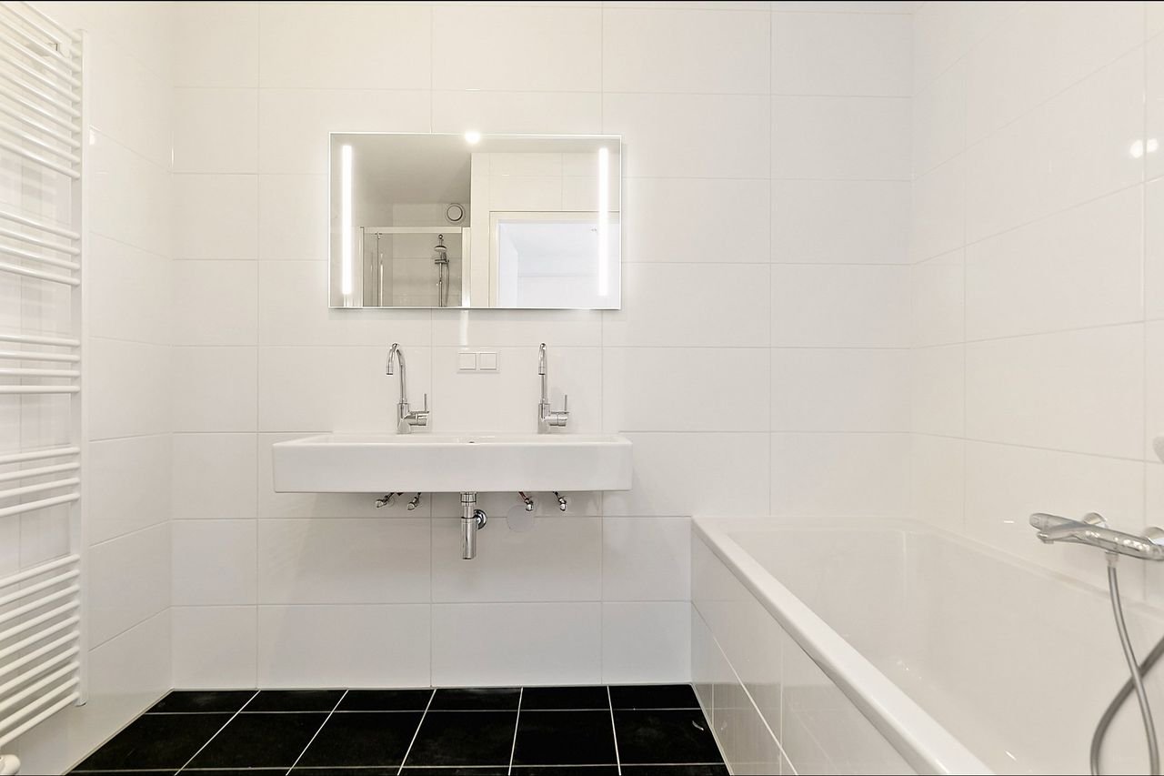 94 m2 with balcony on the Amstel - Image 9