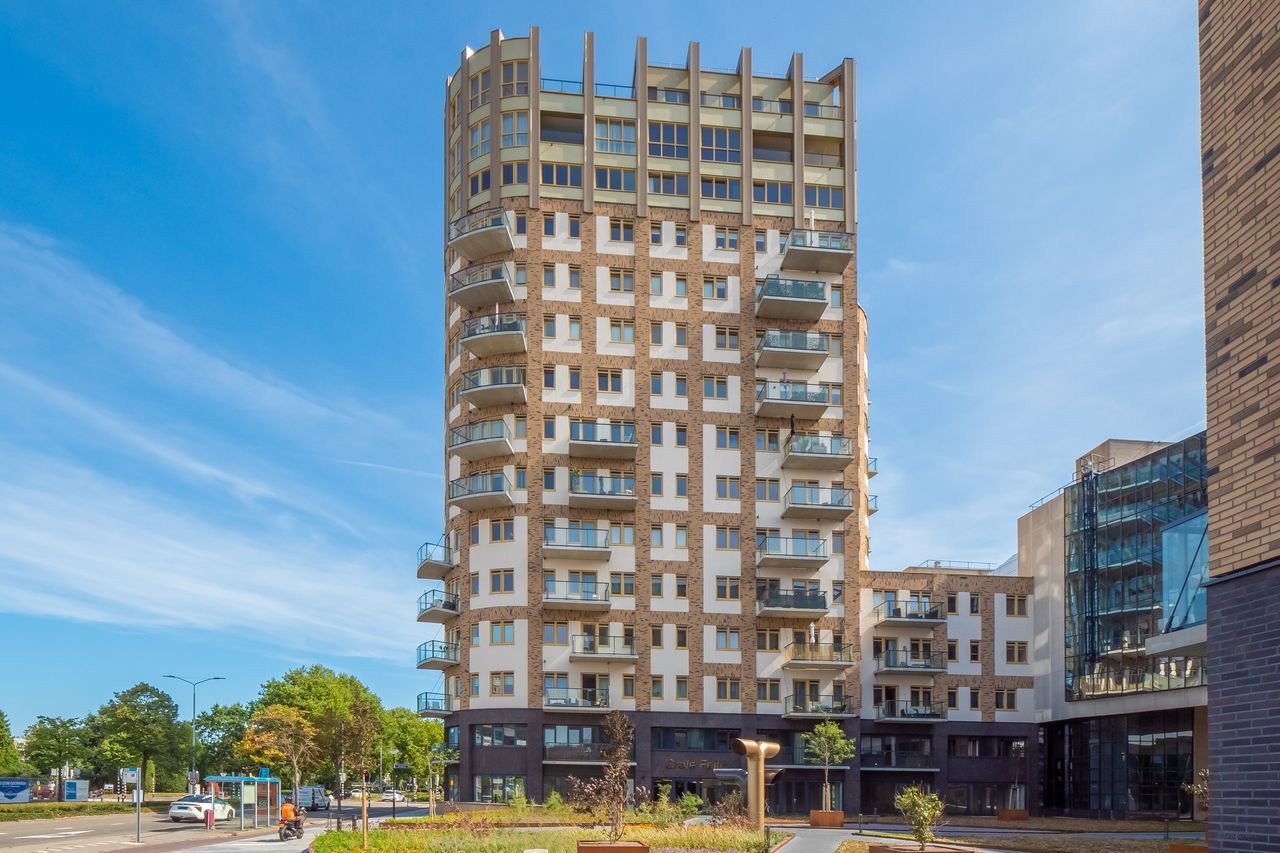 3-room apartment with balcony and parking space - Image 1