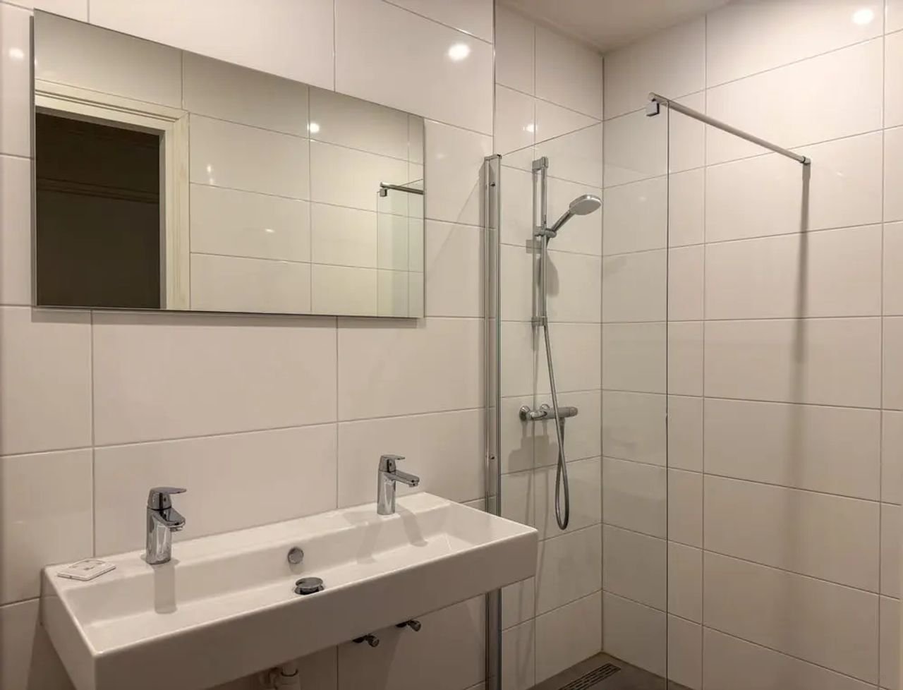 Gerenoveerde benedenwoning met tuin - Afbeelding 11