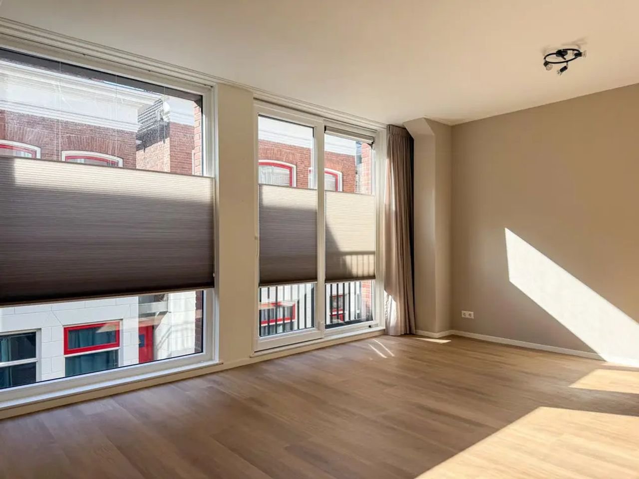 Gerenoveerde benedenwoning met tuin - Afbeelding 2