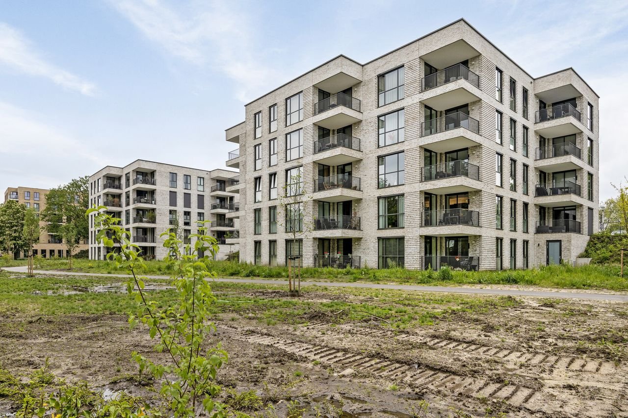 3-kamerappartement met balkon en 2 parkeerplekken - Afbeelding 1